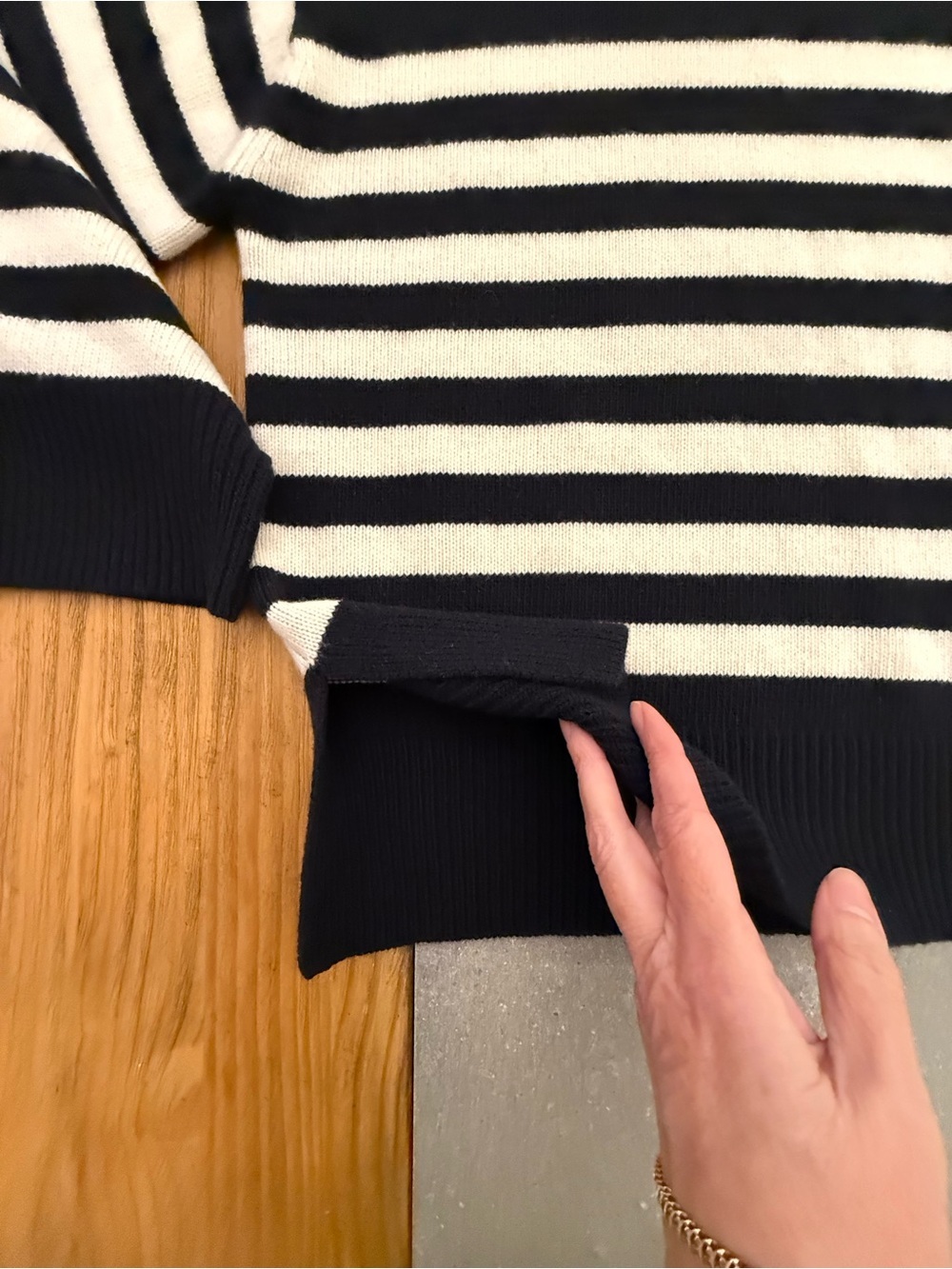 Theory Stripe Felted Wool Cashmere Turtleneck Sweater Navy Ivory Large NWT - Picture 9 of 13